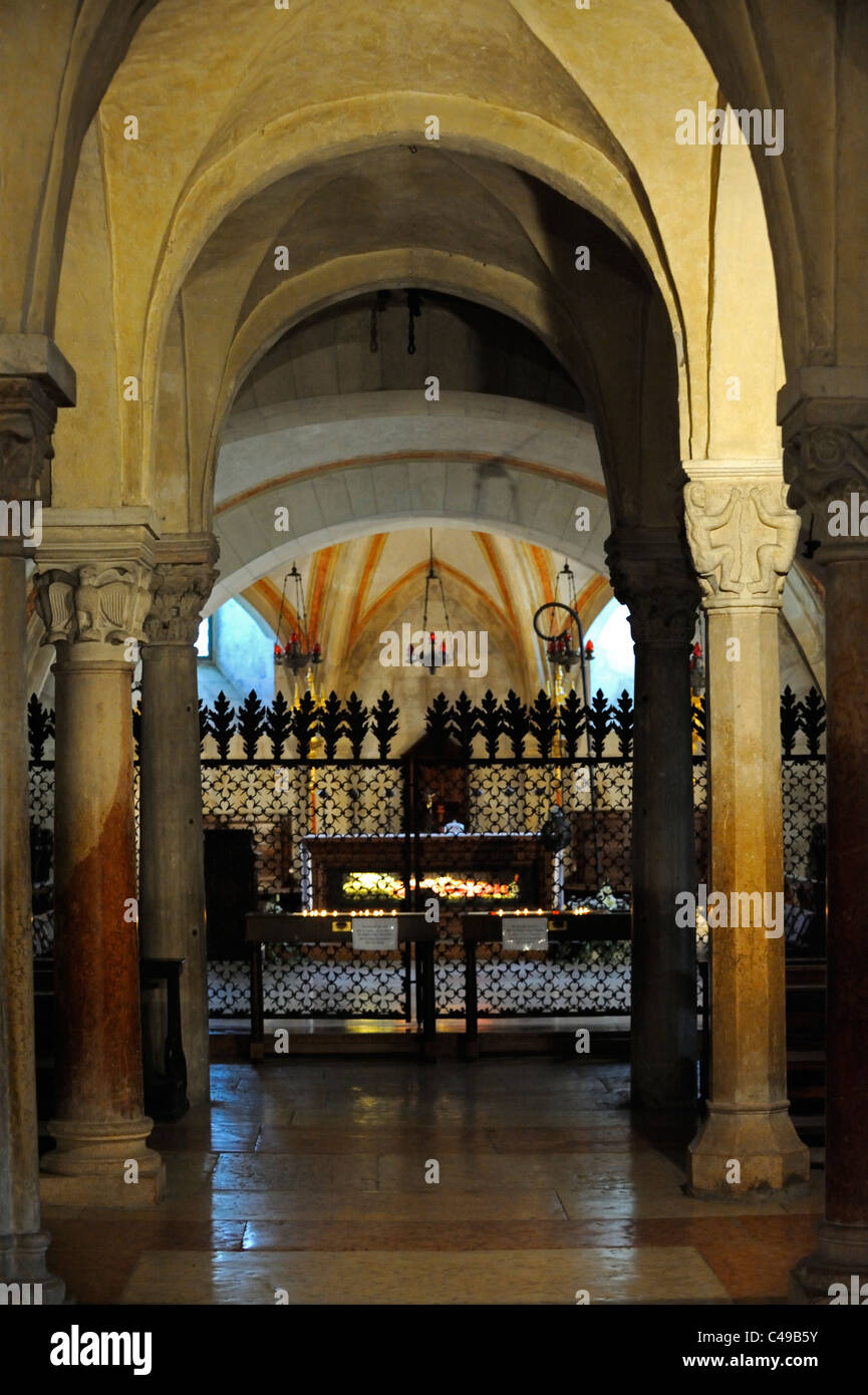 The crypt of the Basilica San Zeno Maggiore in Verona Stock Photo Alamy