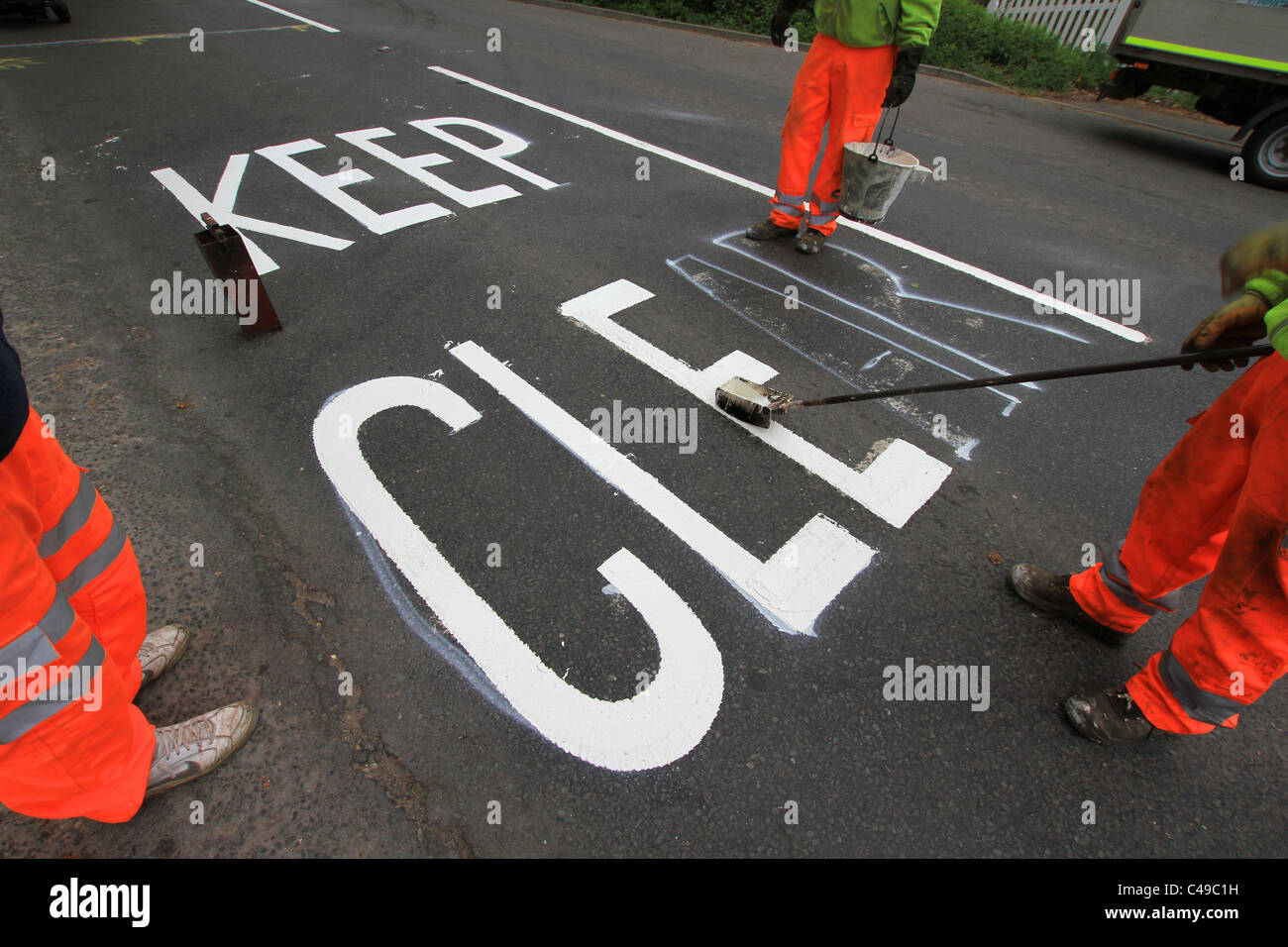 Road markings in UK thermoplastic material, coloured silica sand, white