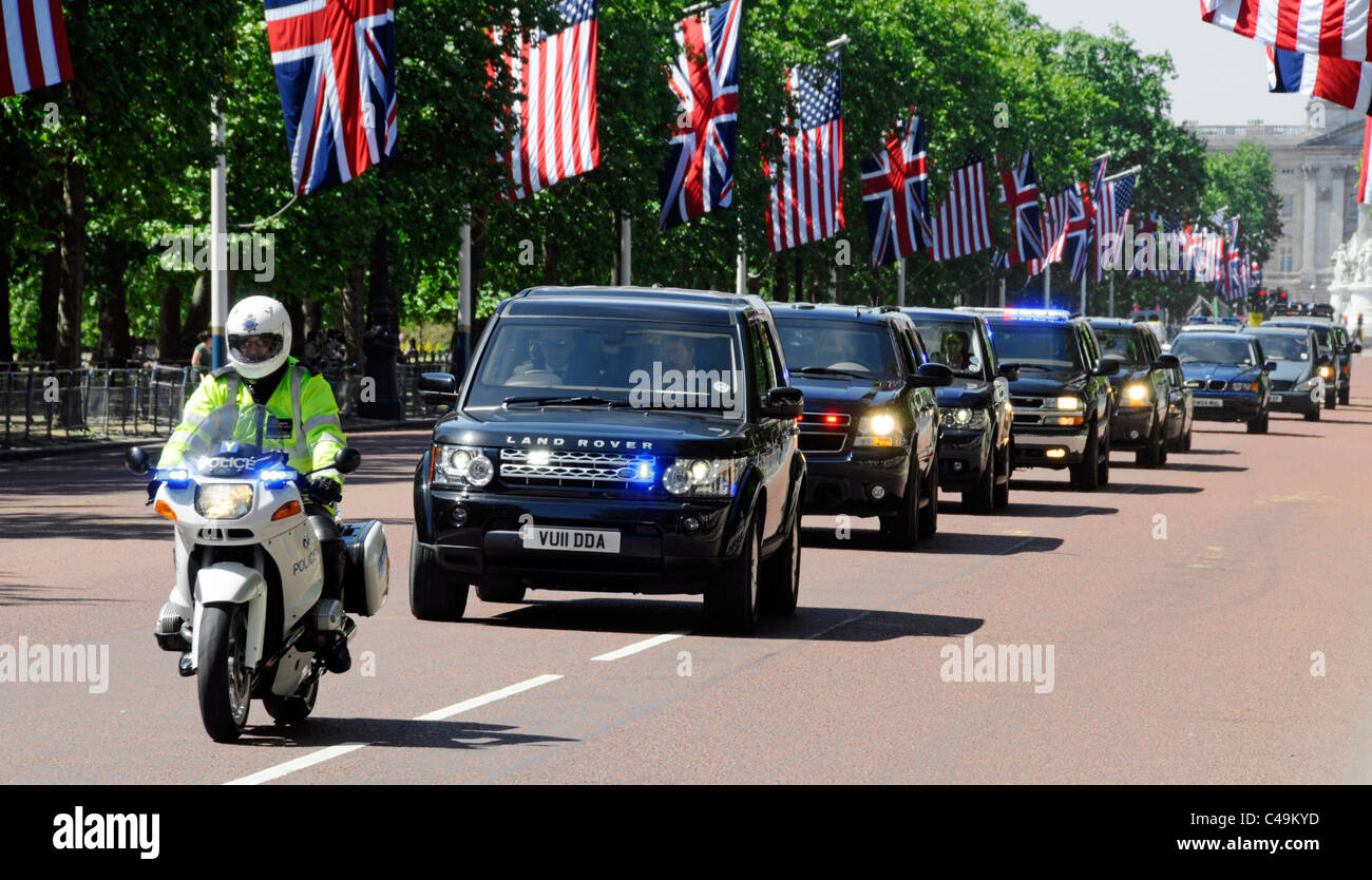 Motorbike Met police & motorcade of UK & USA security guard cars in The Mall London for President Obama state visit Union Jack & American flag England Stock Photo