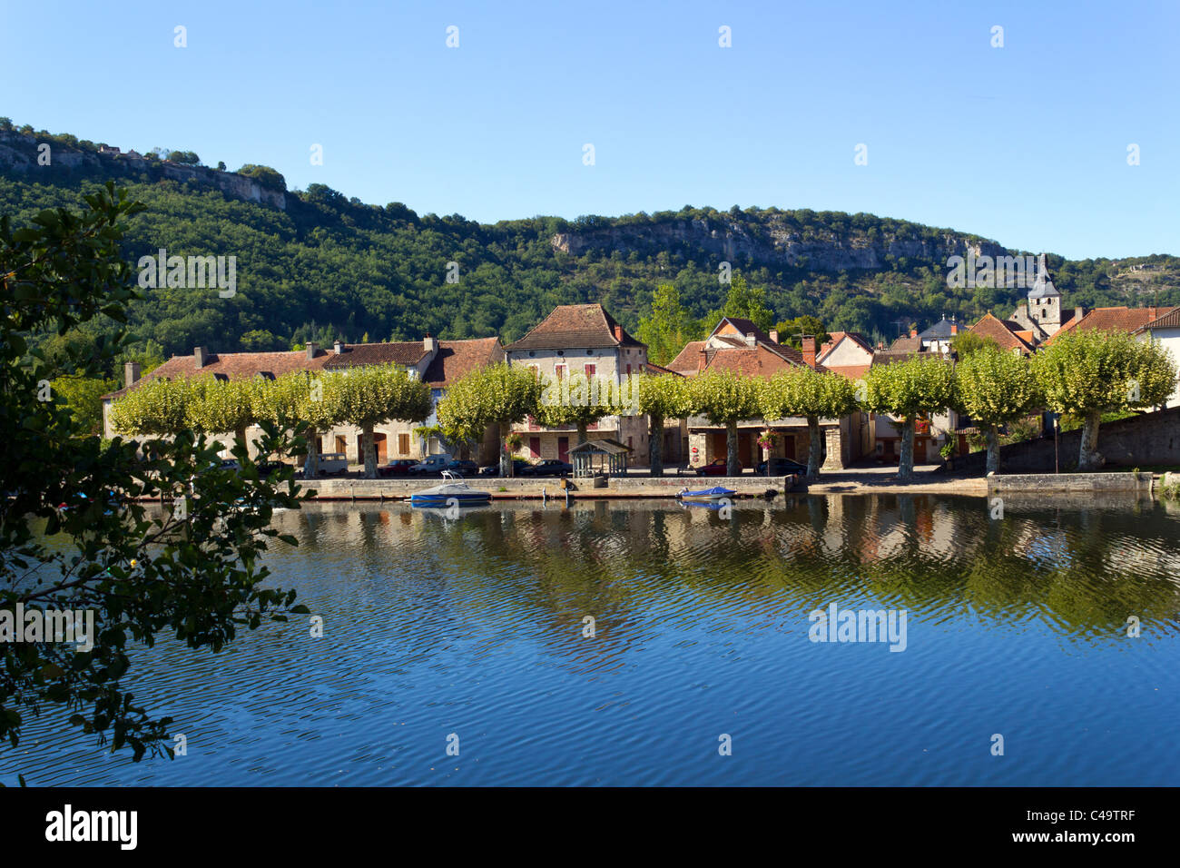 The River Lot at Cajarc in the Lot Valley, Lot, Quercy, France, Europe