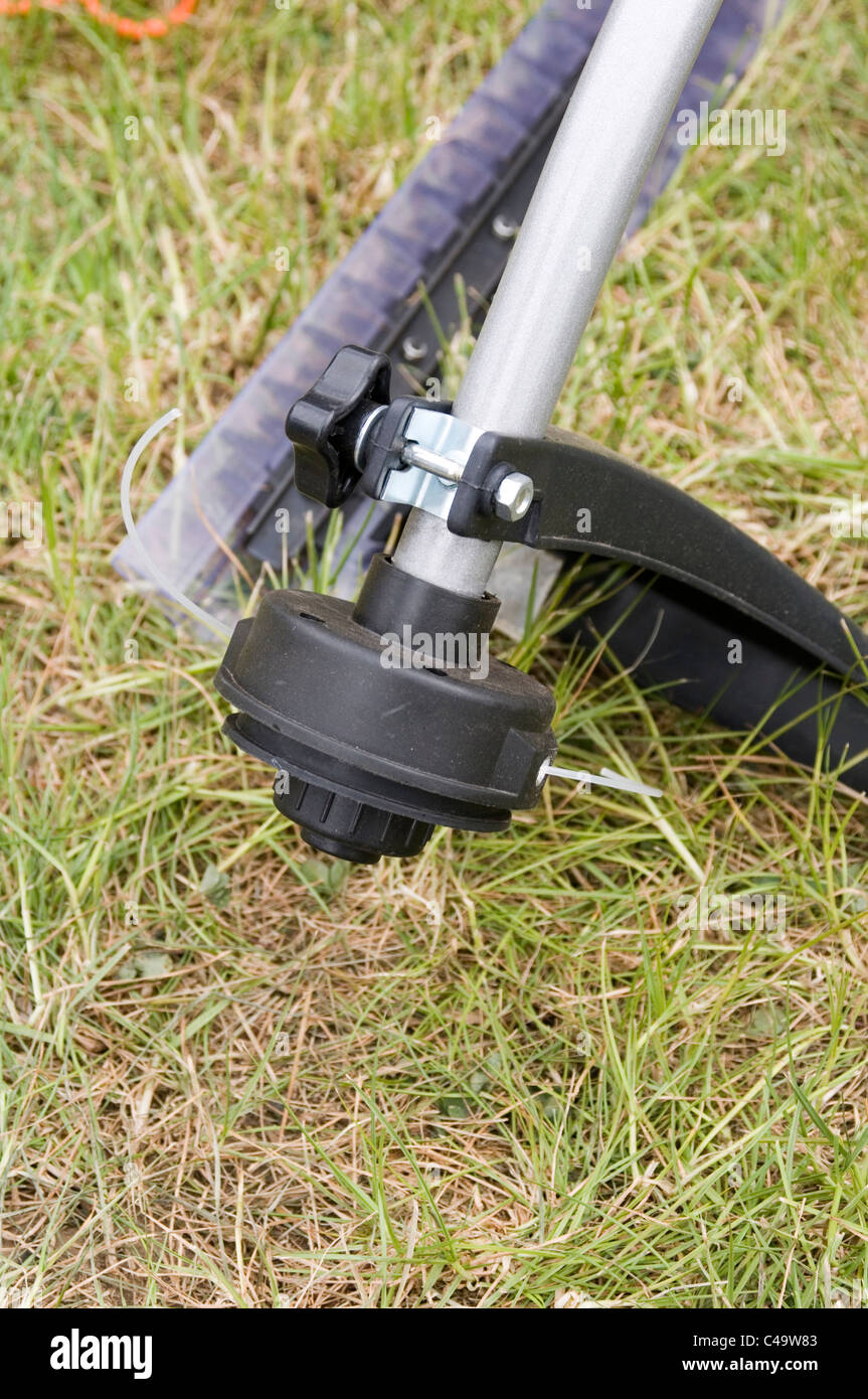 Electric strimmer hi-res stock photography and images - Alamy