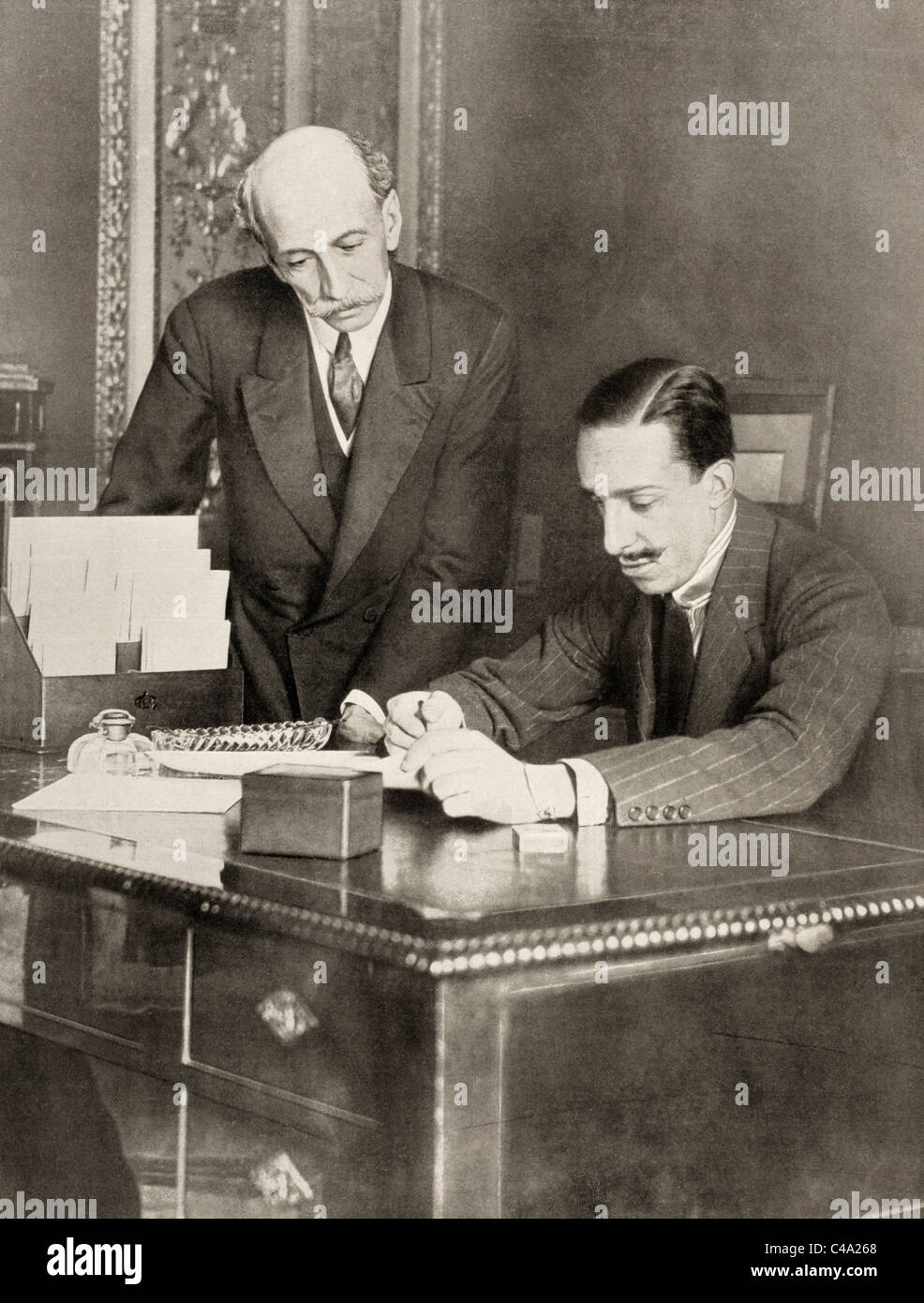 Alfonso XIII de Borbón, 1886 – 1941. King of Spain from his birth until the proclamation of the Second Republic in 1931.  Seen here with Eduardo Dato Iradier, Presidente del Consejo. Stock Photo
