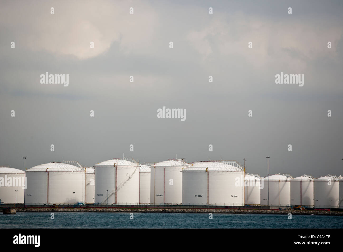 Oil Tank Farm High Resolution Stock Photography and Images Alamy
