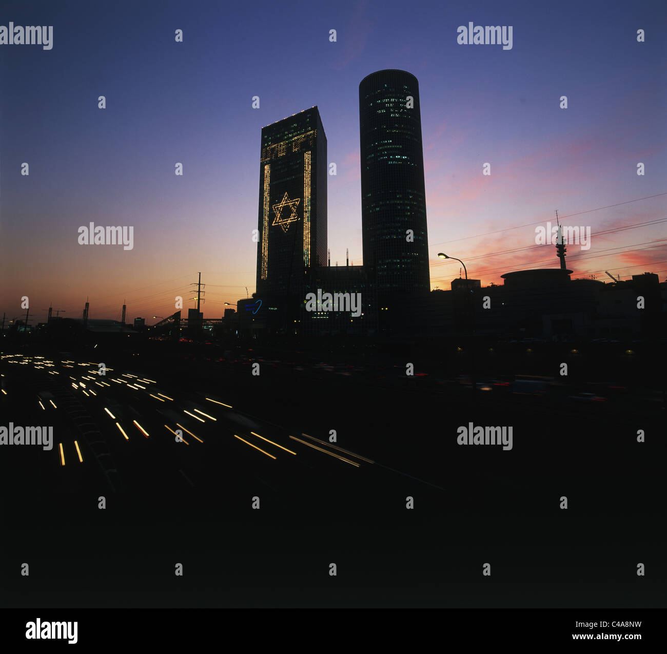 Sunset over the Azrieli towers in central Tel Aviv Stock Photo - Alamy