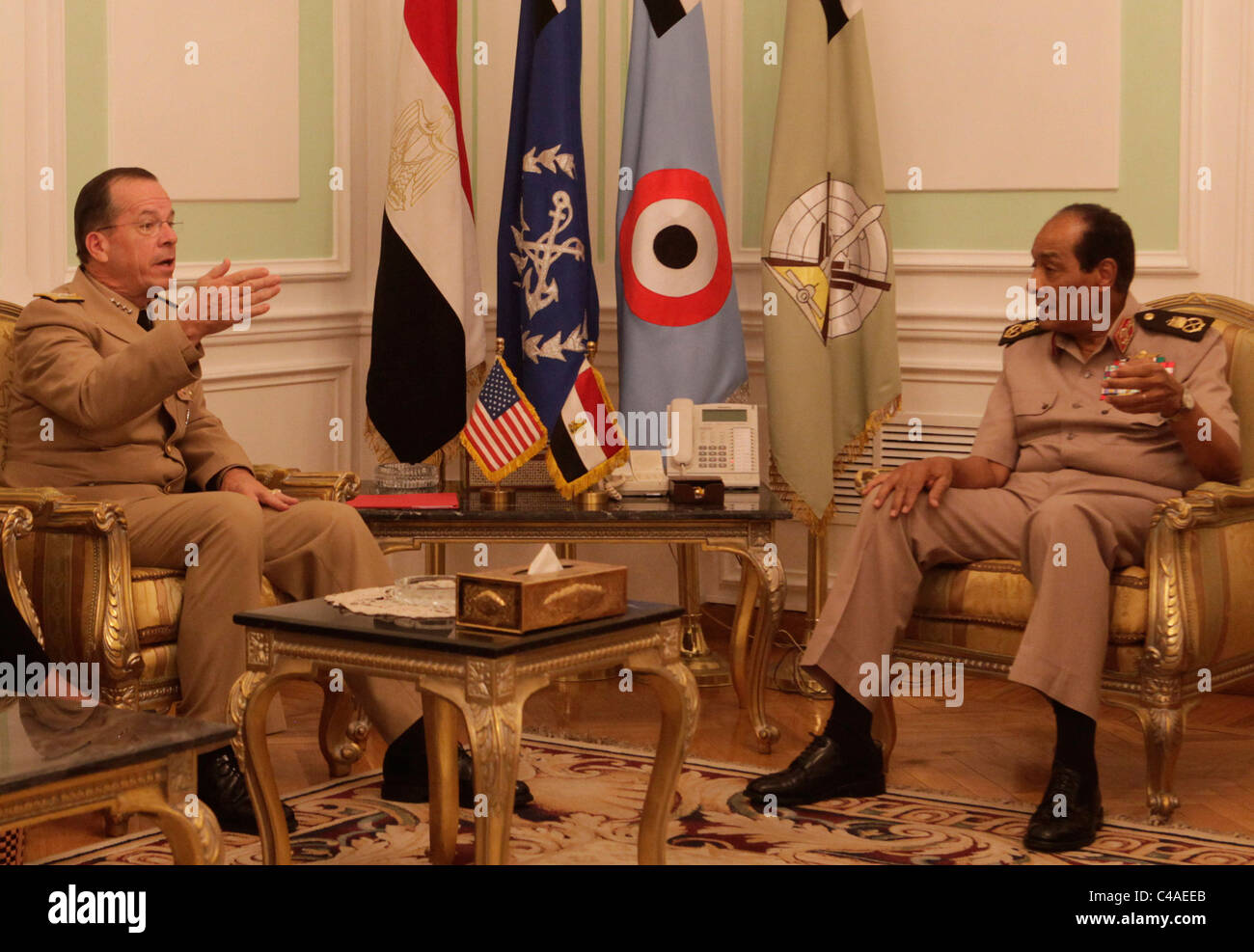 U.S.Chairman of Joint Chiefs of Staff, Admiral Mike Mullen (L) meets with Egypt's Field Marshal Mohamed Hussein Tantawi (R). Stock Photo