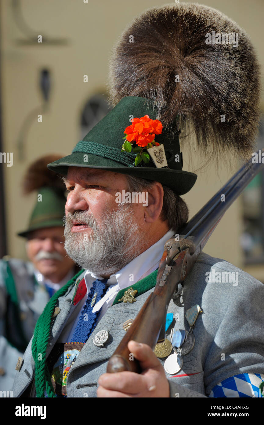 annual public parade of ca. 3500 performers in historical costumes and old weapons in commemoration of ancient bavarian soldiers Stock Photo