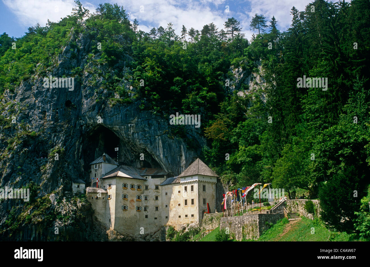 Slovenia, Notranjska (aka Inner Carniola), Predjama, nr. Postojna. Built into a cave-like hollow in a cliff Stock Photo