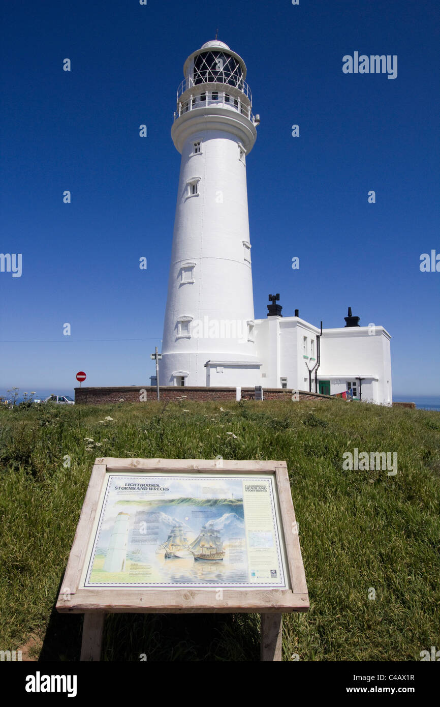 flamborough-head-lighthouse-yorkshire-coast-england-uk-gb-stock-photo