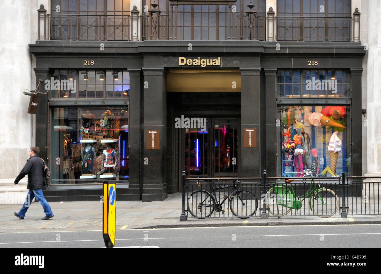 Desigual casual store on Regent Street, London Photo - Alamy