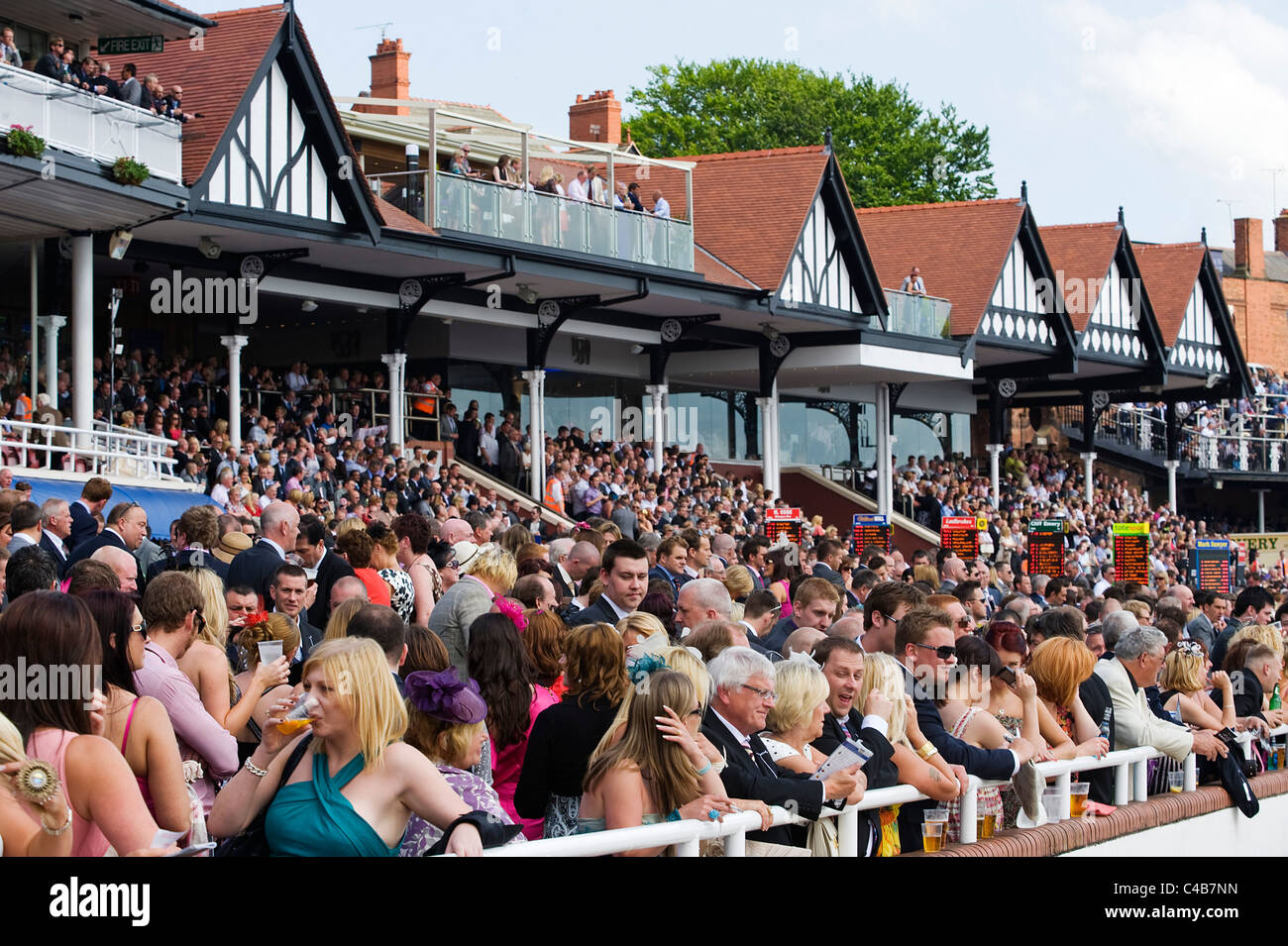 England, Cheshire, Chester. Spectators at Chester Racecourse Stock Photo