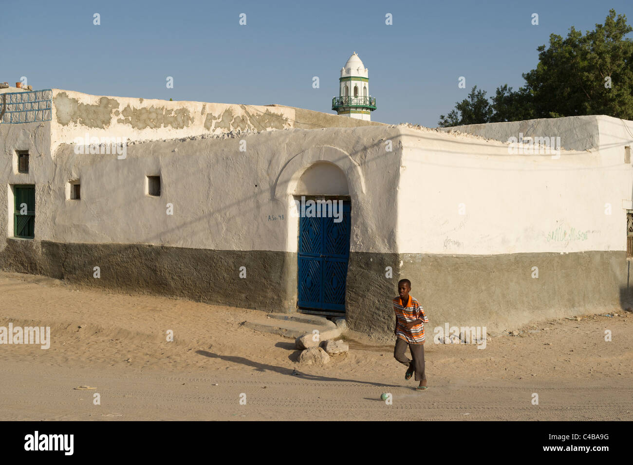 Streetscene with Ottoman mosque in the background, Berbera, Somaliland, Somalia Stock Photo