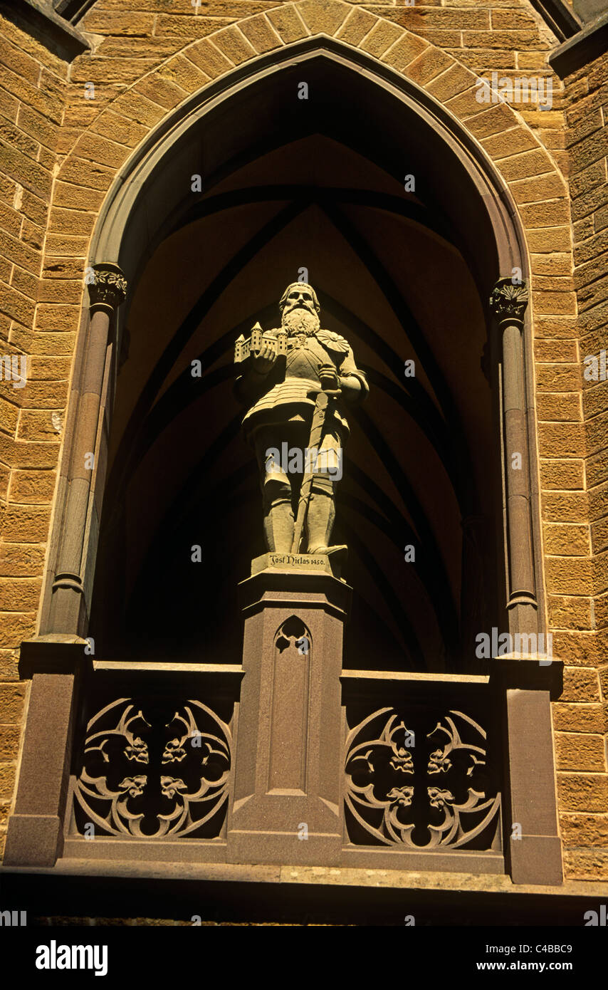 Germany, Baden-Wurttemberg, Swabia, Hechingen. A statue of Count Jost Nicholas von Zollern overlooks the front courtyard of Hohenzollern Castle (he commenced its reconstruction in 1454) situated in the foothills of the Swabian Alps. It was the ancestral seat of the Hohenzollerns who became Germany's emperors. The existing castle was built in the mid-1800s for Frederick William IV of Prussia. Stock Photo