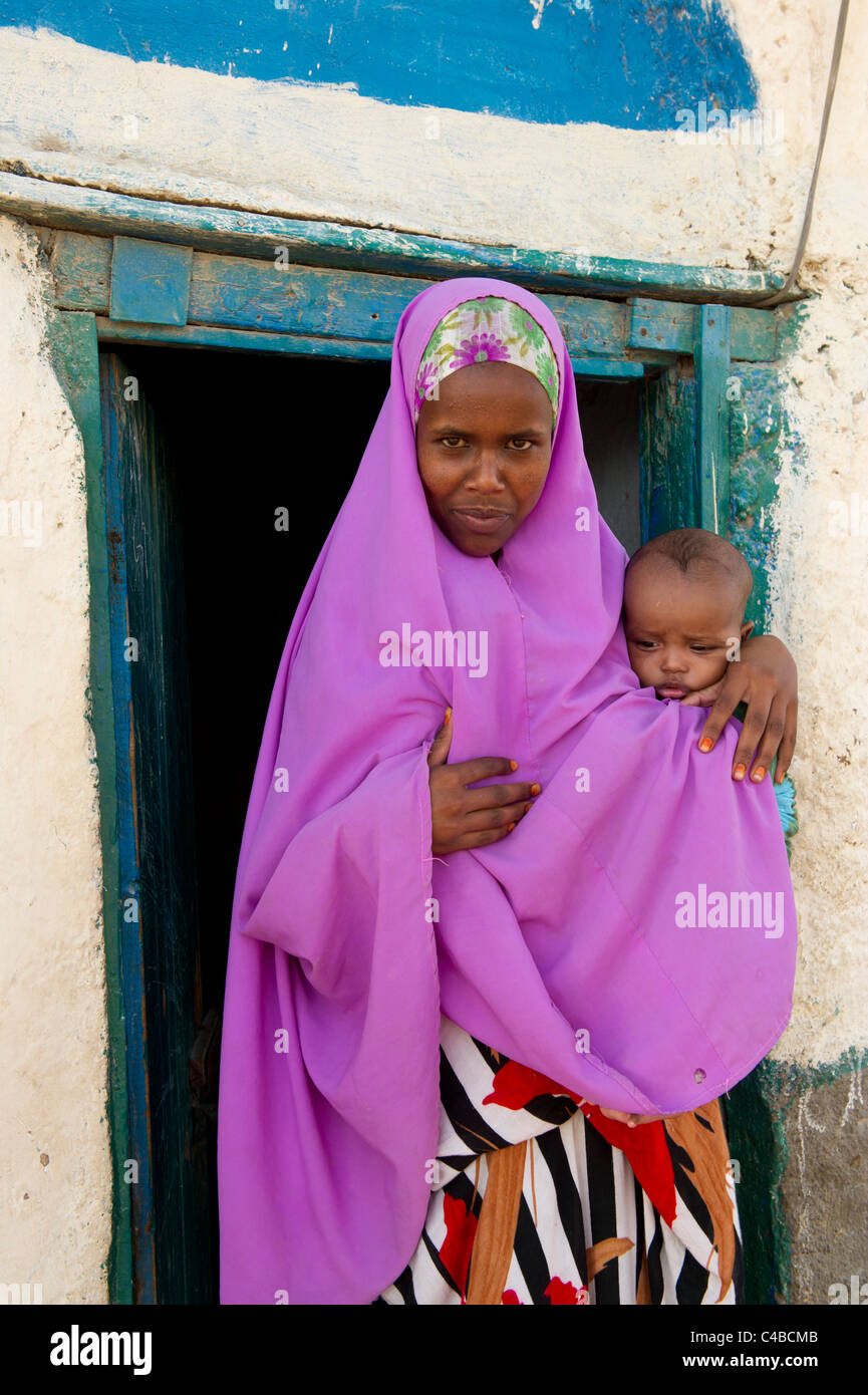 Muslim woman with baby, Berbera, Somaliland, Somalia Stock Photo