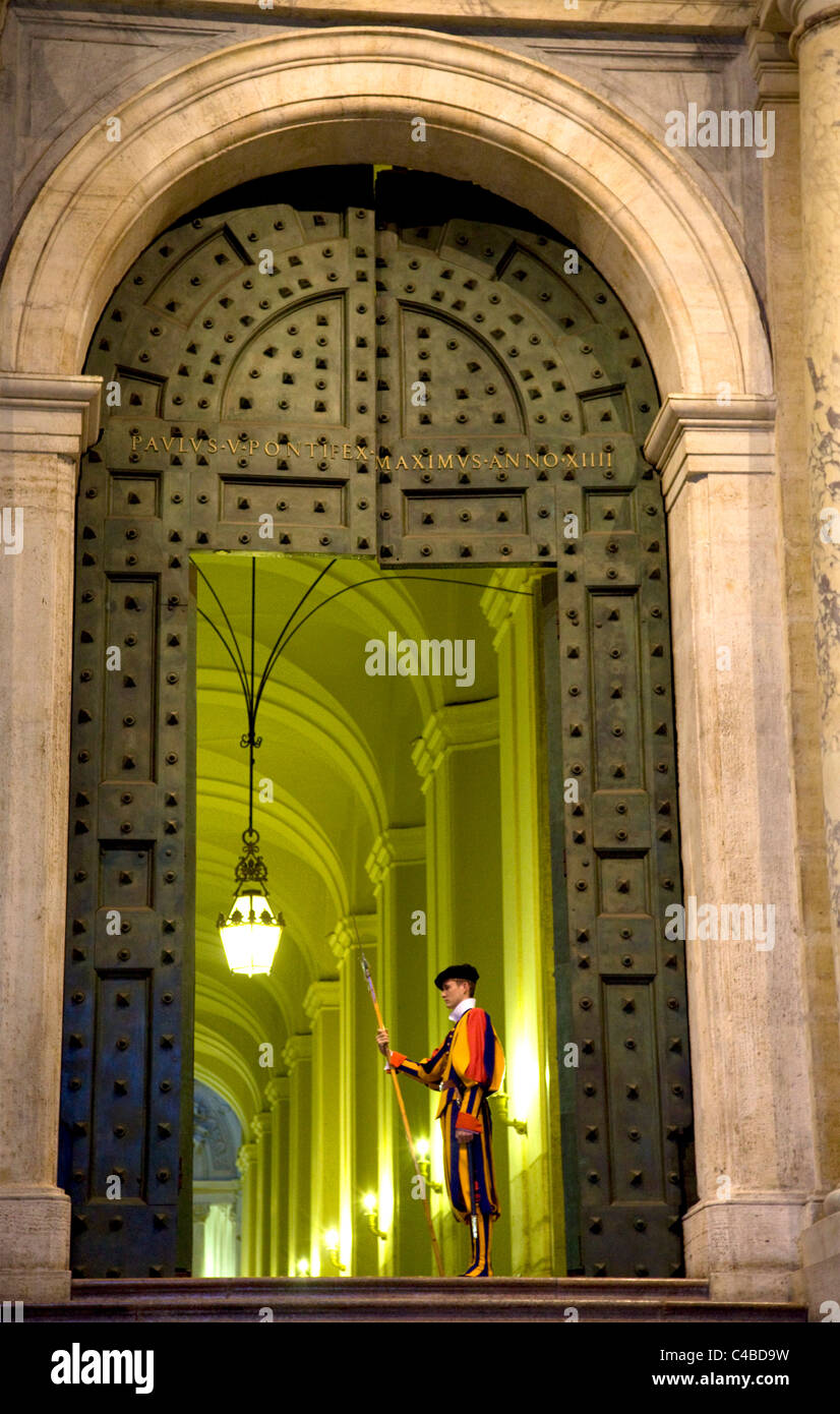 Rome, Italy; A Swiss guard at the entrance gates to the Vatican Stock Photo