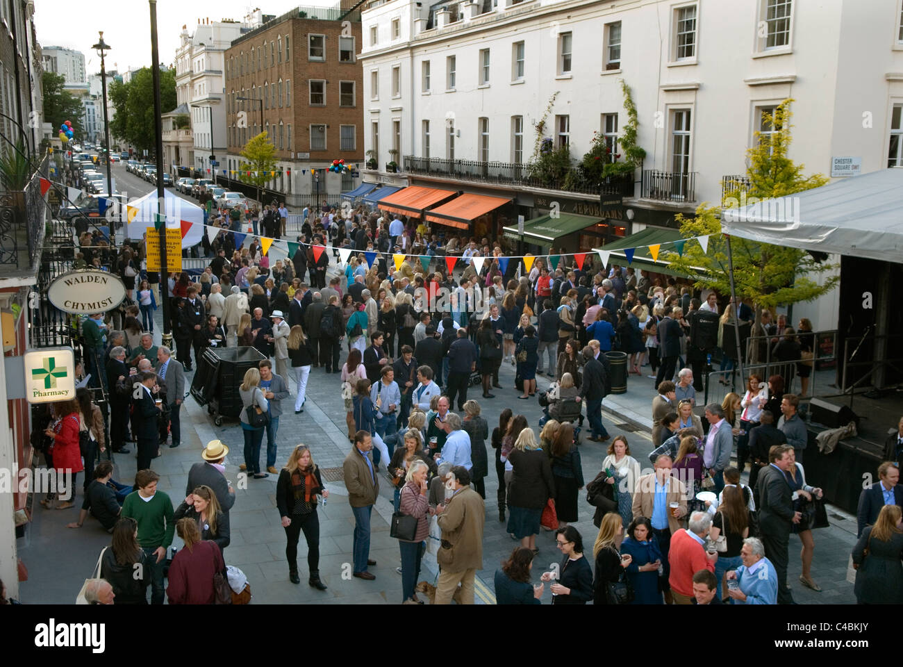 Elizabeth Street summer Street Party Chelsea and Kensington Belgravia London SW1 UK HOMER SYKES Stock Photo