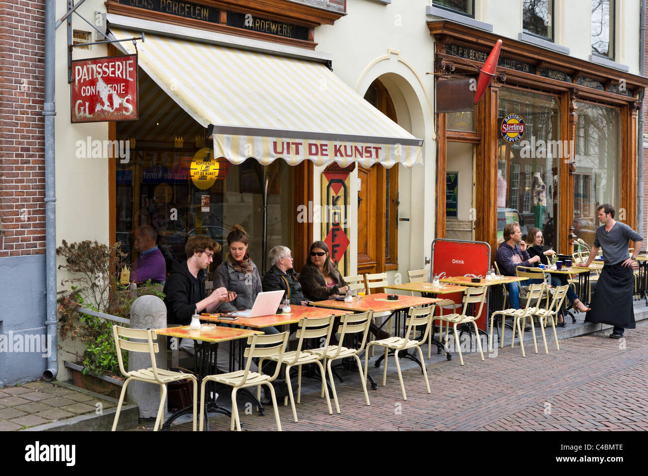 Sidewalk cafe in the in the old town centre, Delft, Netherlands Stock Photo