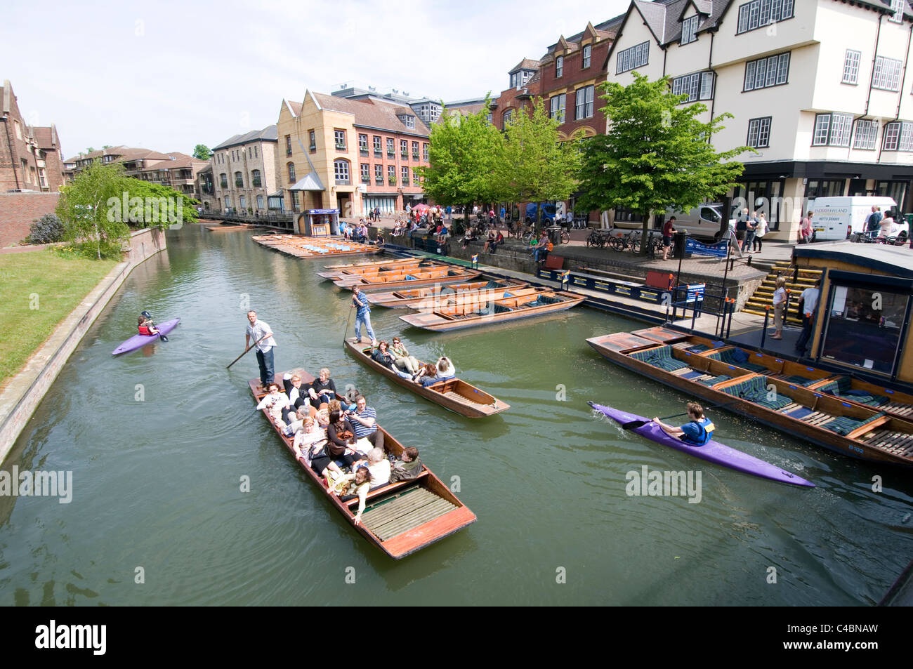 punt punts punting Cambridge boat boating trip trips traditional tourist tourists activity student job jobs students employment Stock Photo