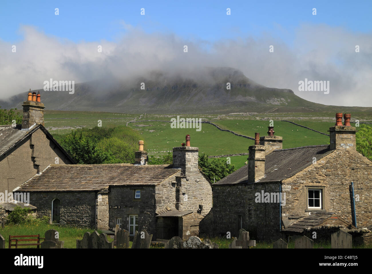 Clouds cover the top of Pen-y-ghent, Horton-In-Ribblesdale, Yorkshire Dales Stock Photo