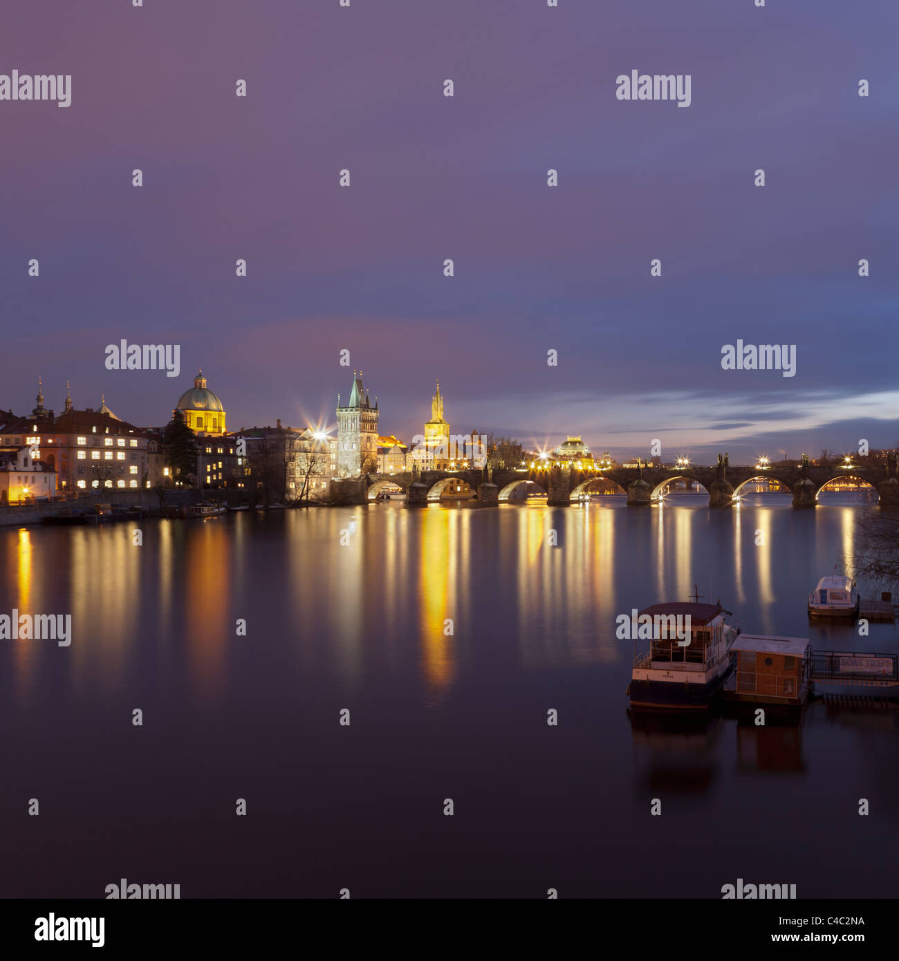Cityscape night reflected in water hi-res stock photography and images ...