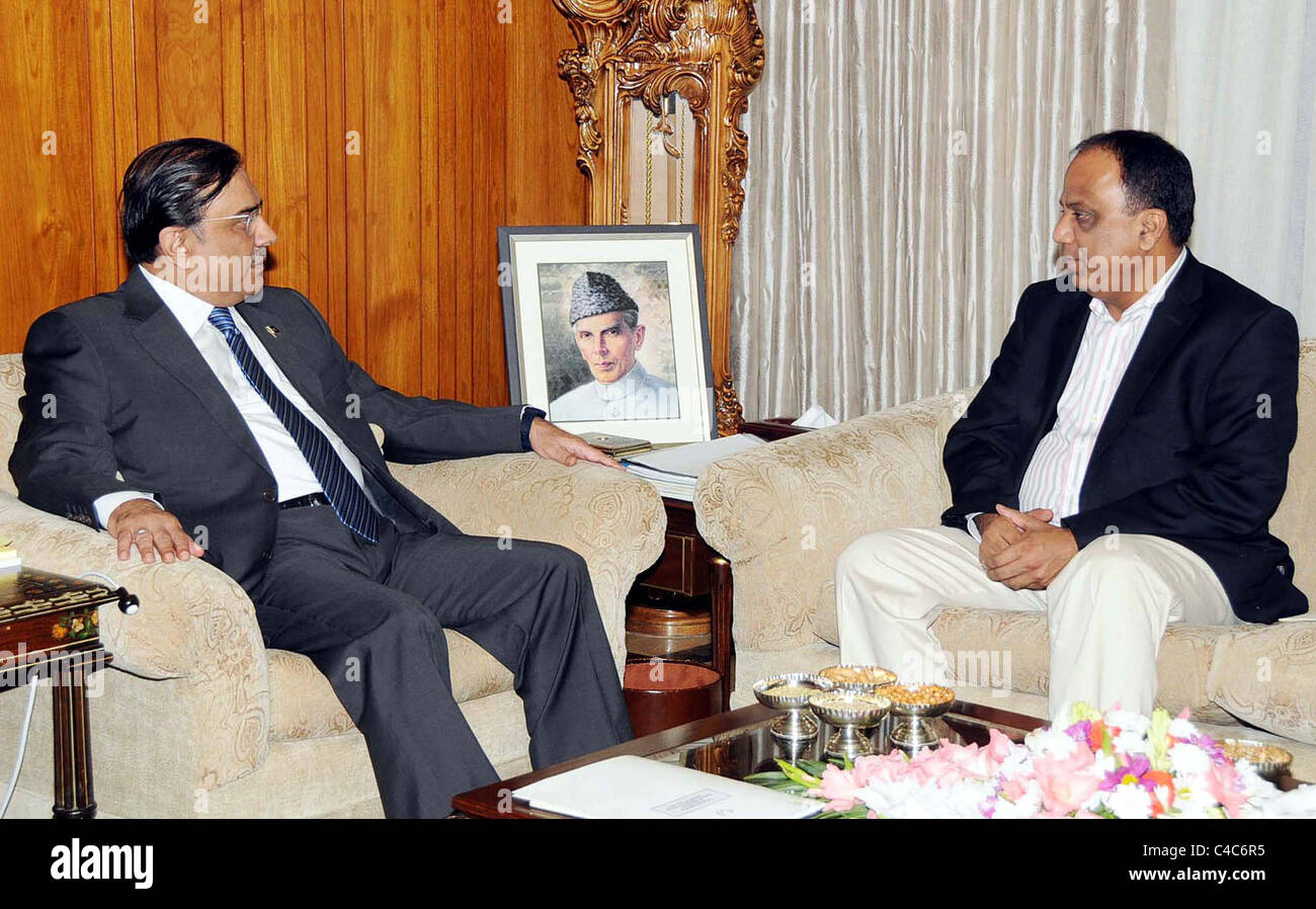 President, Asif Ali Zardari meets Federal Minister for Ports and Shipping, Babar Khan Ghouri at Aiwan-e-Sadr in Islamabad Stock Photo
