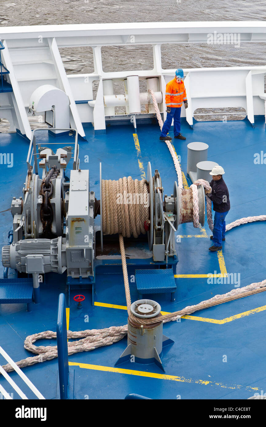 seaman seamen deckhands working work ship winch ropes warps Stock Photo ...