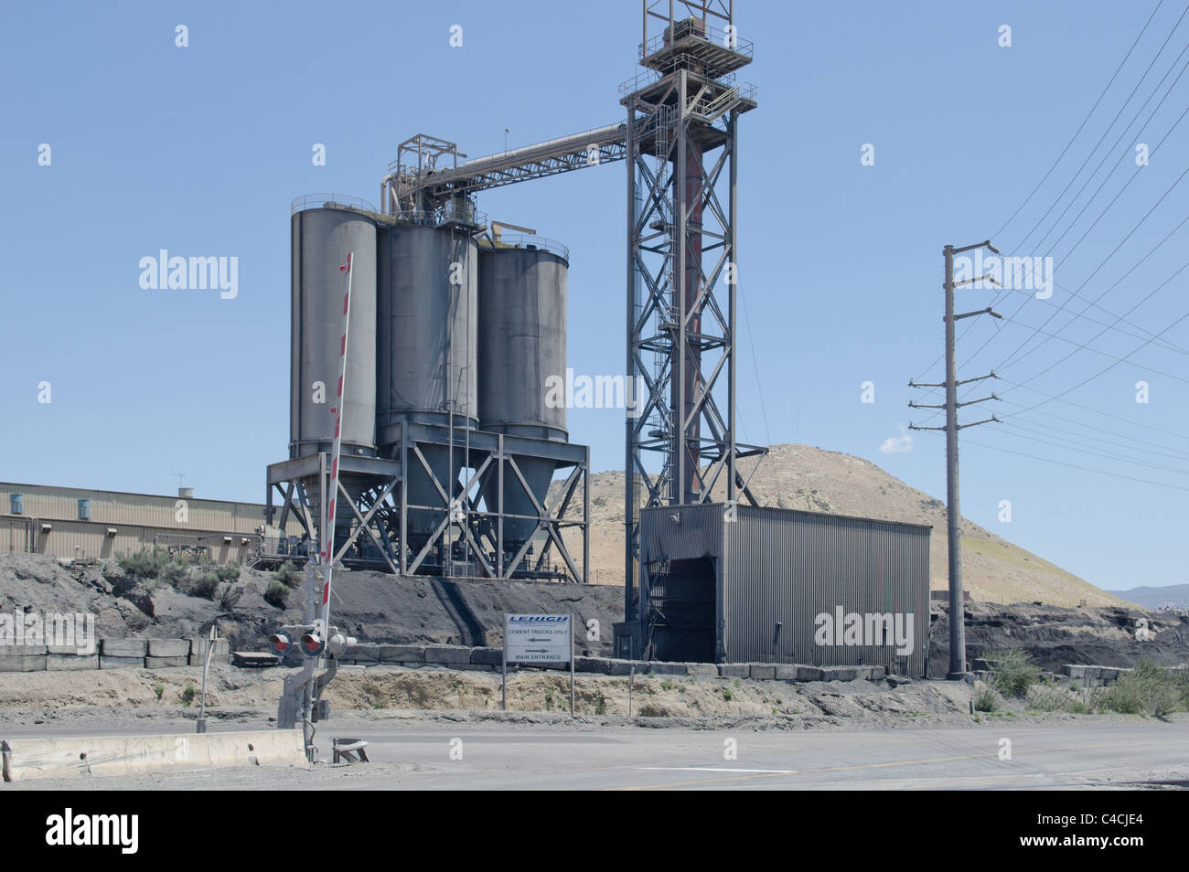 the Lehigh Monolith cement processing plant, Heideleberg Cement Group, Monolith CA, near Tehachapi, Stock Photo