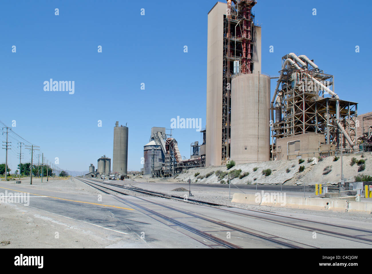 the Lehigh Monolith cement processing plant, Heideleberg Cement Group, Monolith CA, near Tehachapi, Stock Photo