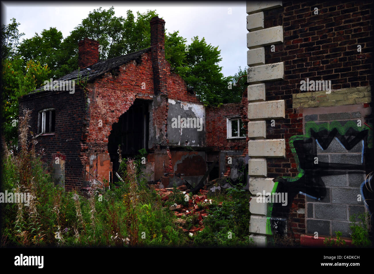 Run down house hires stock photography and images Alamy