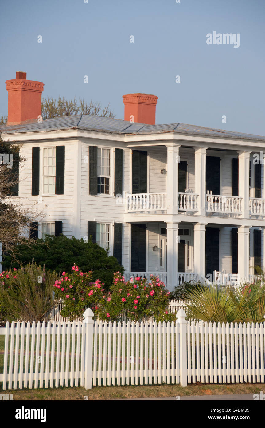 Historic home white picket fence hires stock photography and images
