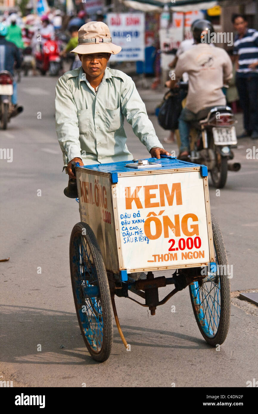 Ice cream vendor Stock Photo Alamy