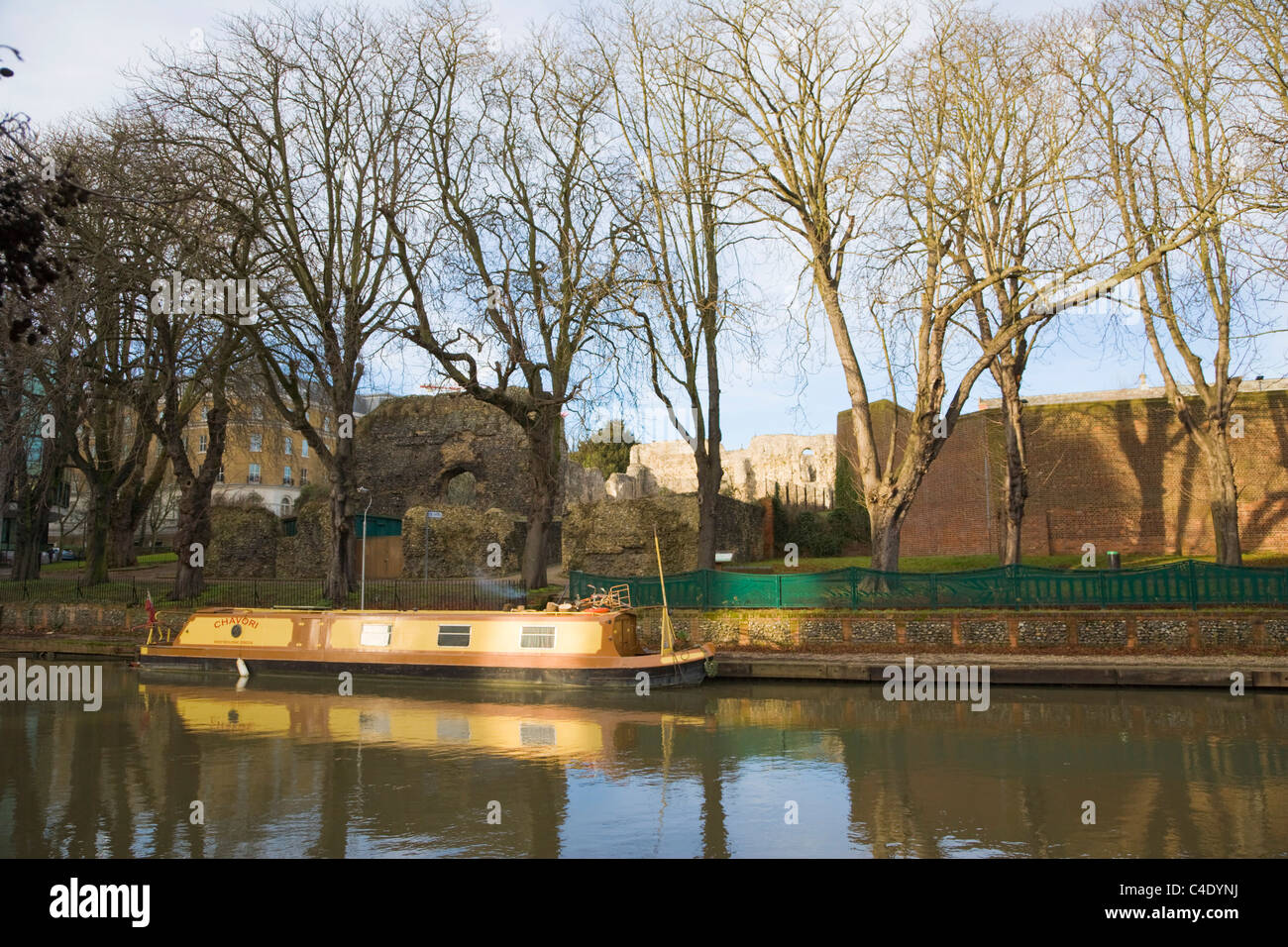 River Kennet and ruins of Reading Abbey, Reading, Berkshire, UK Stock Photo