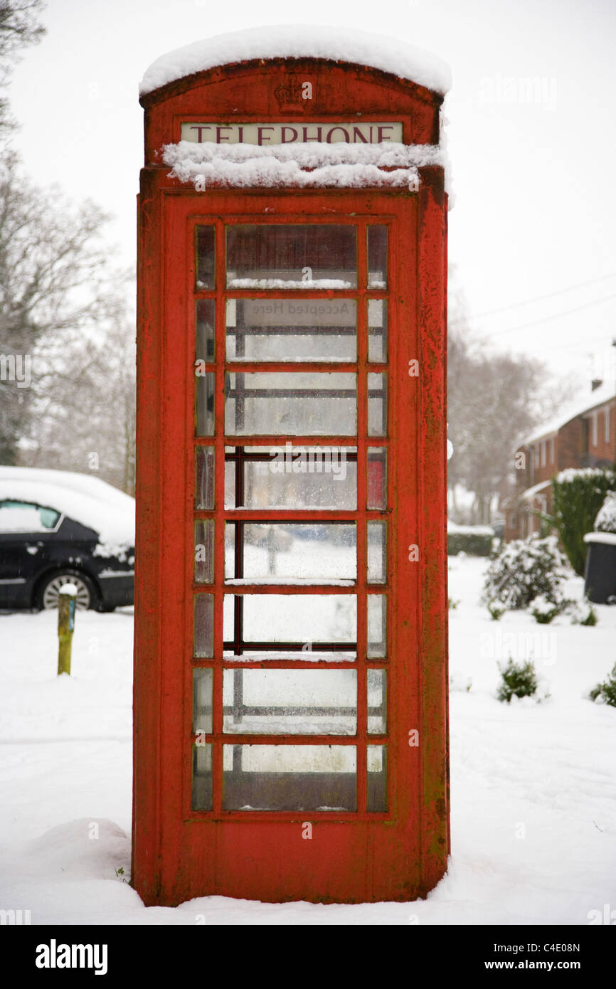 Red telephone booth hi-res stock photography and images - Alamy