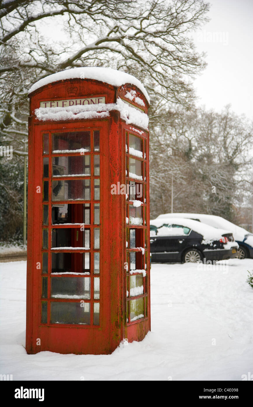 Red telephone booth hi-res stock photography and images - Alamy