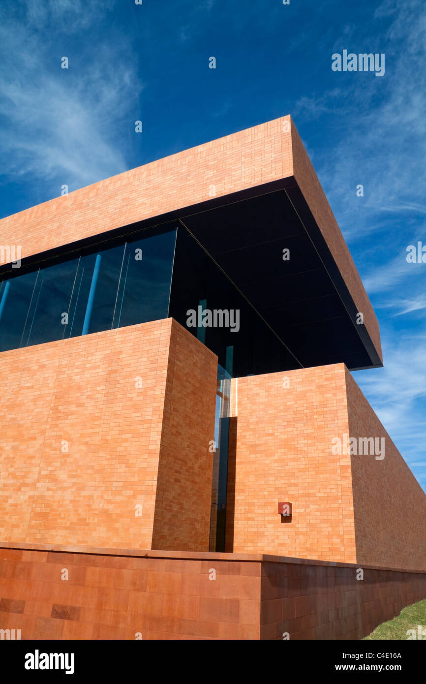 Modern brick building hi-res stock photography and images - Alamy