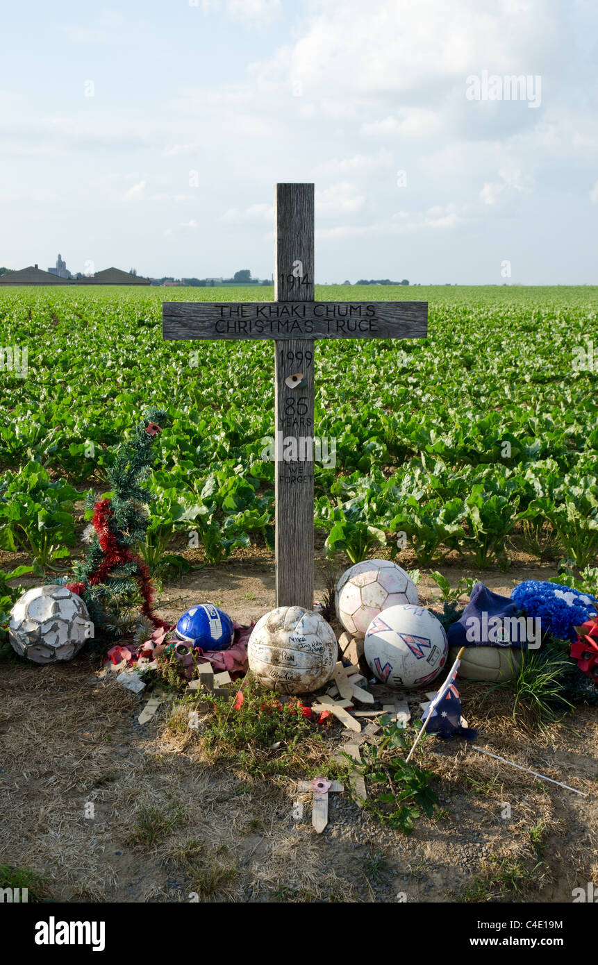 Memorial cross to the 1914 Christmas Truce, near Ypres, Flanders Stock Photo