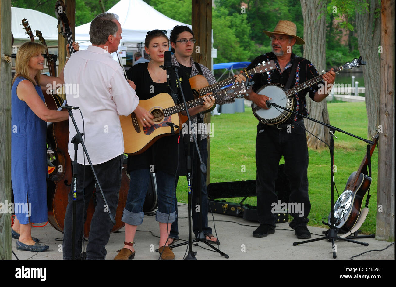 Band musicians play at Keuka Lake art festival Stock Photo Alamy