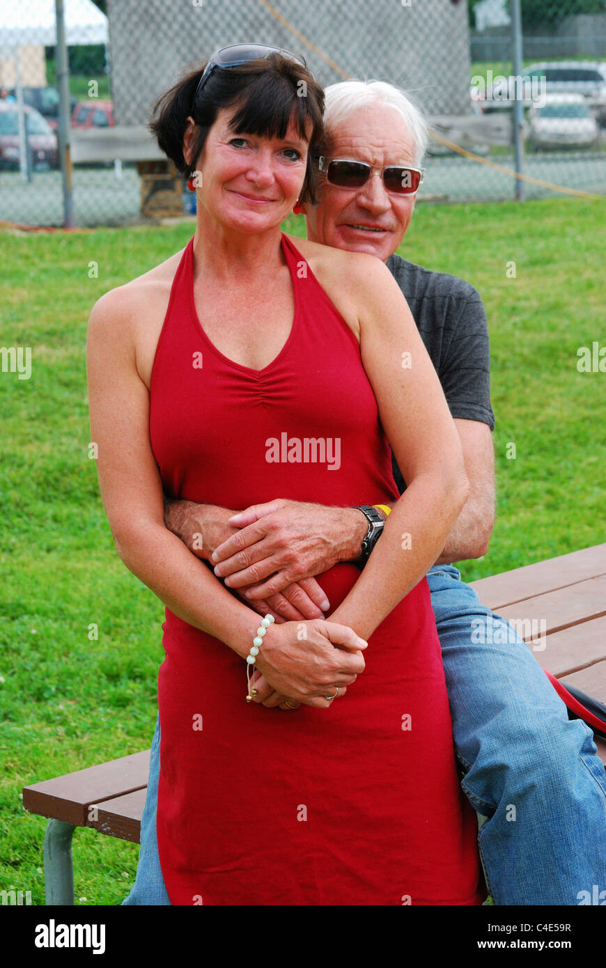 Man woman embrace standing hi-res stock photography and images - Alamy