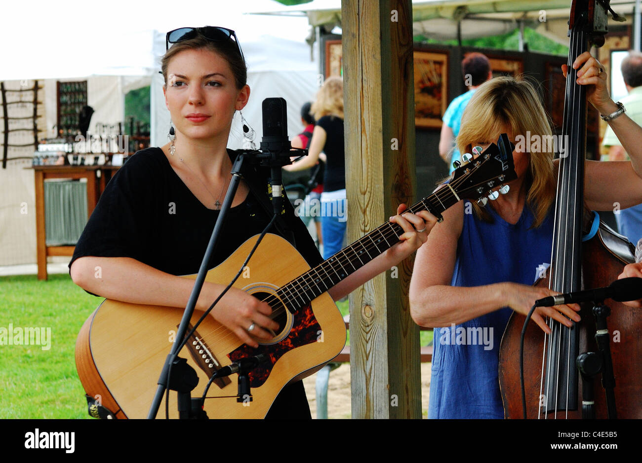 Band musicians play at Keuka lake art festival Stock Photo Alamy