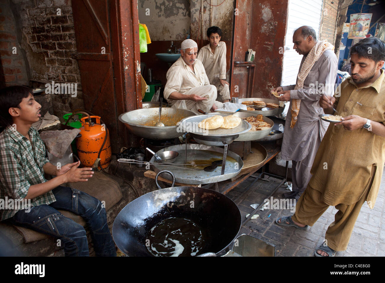 market in downtown Lahore Stock Photo Alamy
