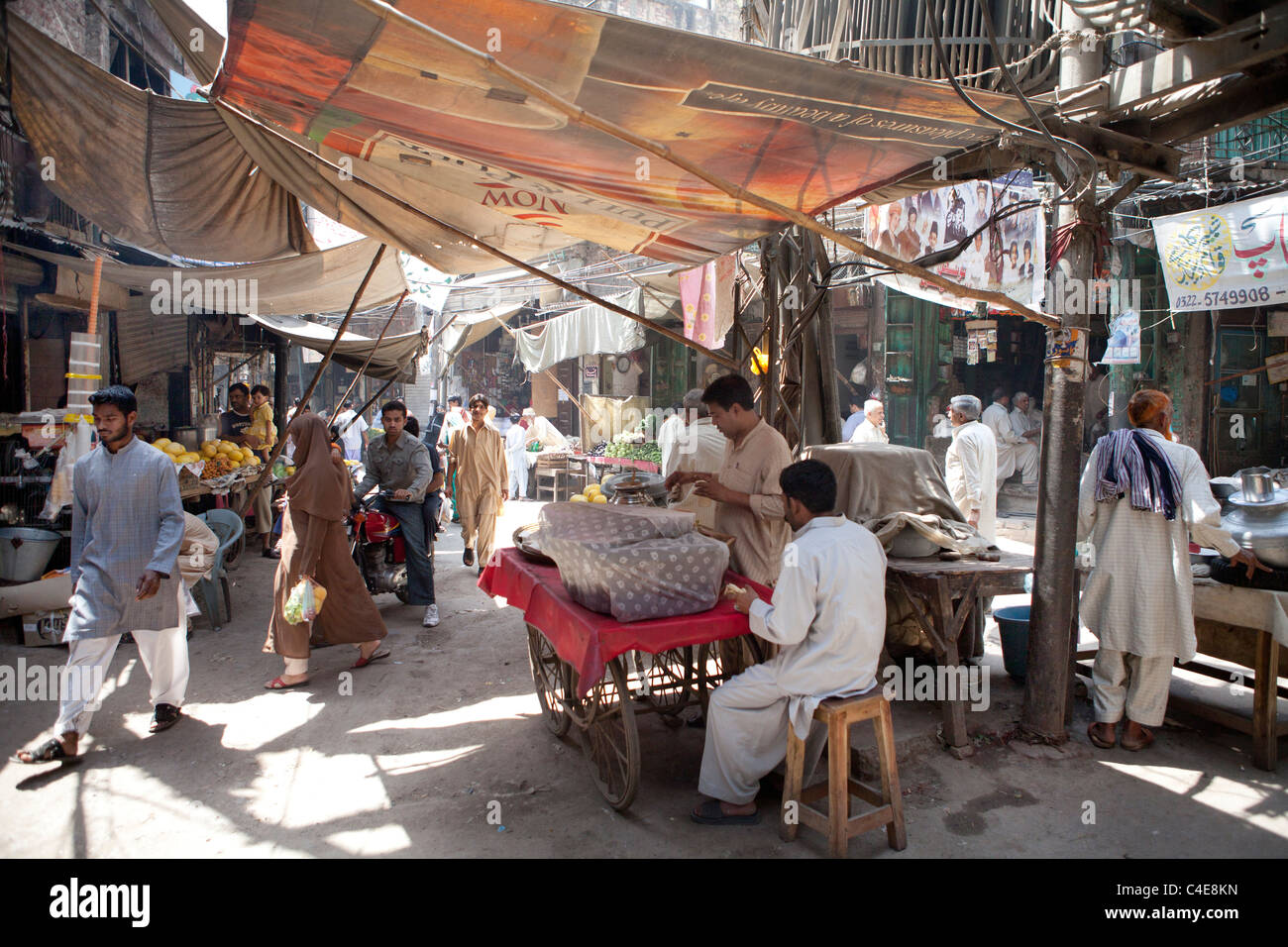 market in downtown Lahore Stock Photo Alamy