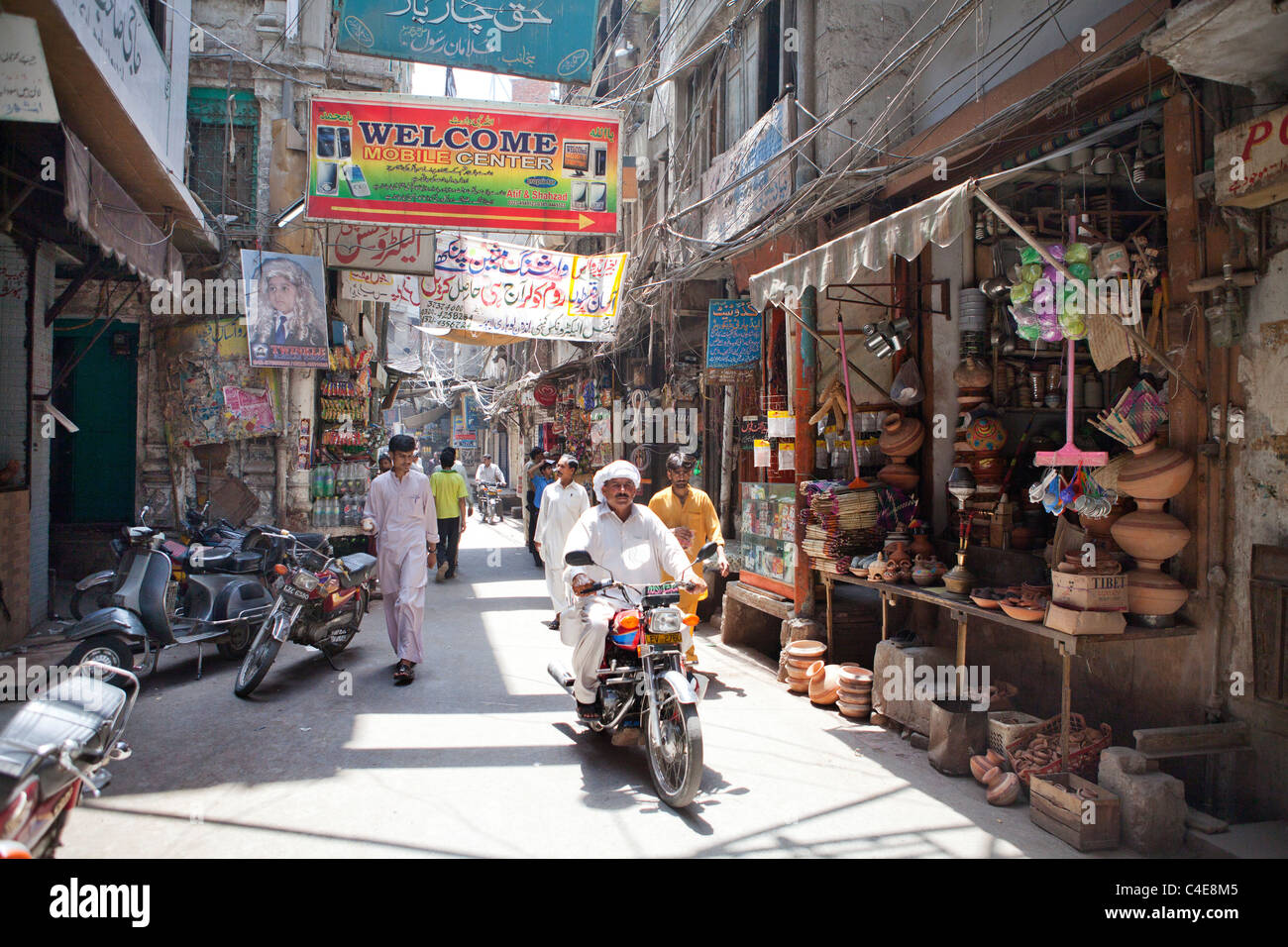 Lahore market hires stock photography and images Alamy