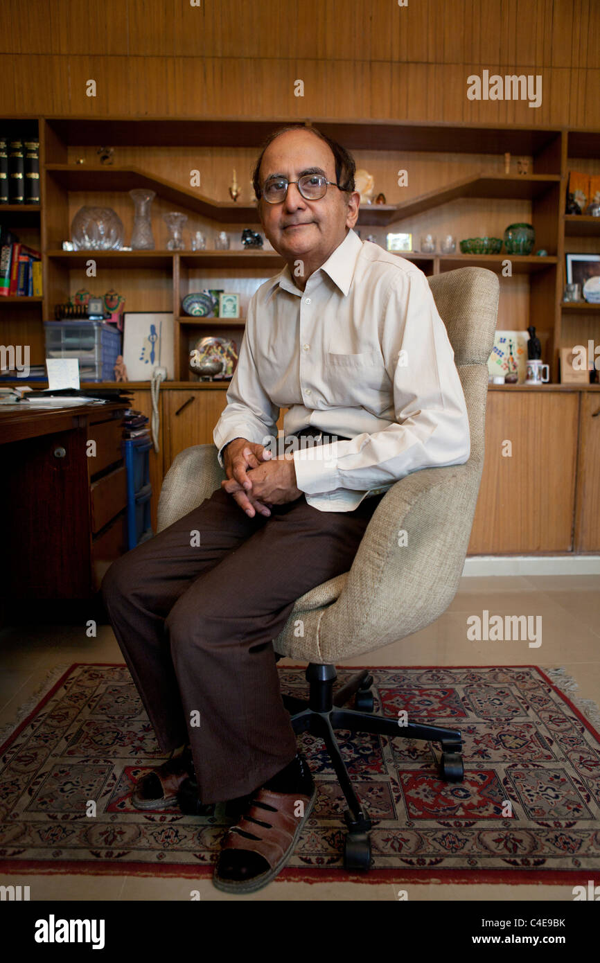 Hassan Askari Rizvi, Pakistani independent politcal analist. Stock Photo