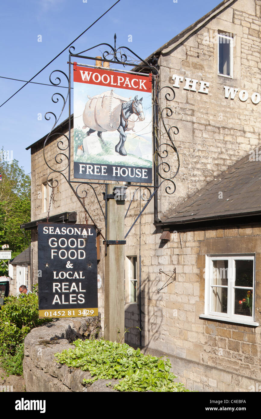 The Woolpack public house in the Cotswold village of Slad, Gloucestershire - Laurie Lee's local Stock Photo