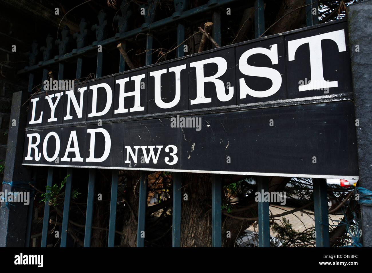 "Lyndhurst Road" sign NW3 Stock Photo Alamy