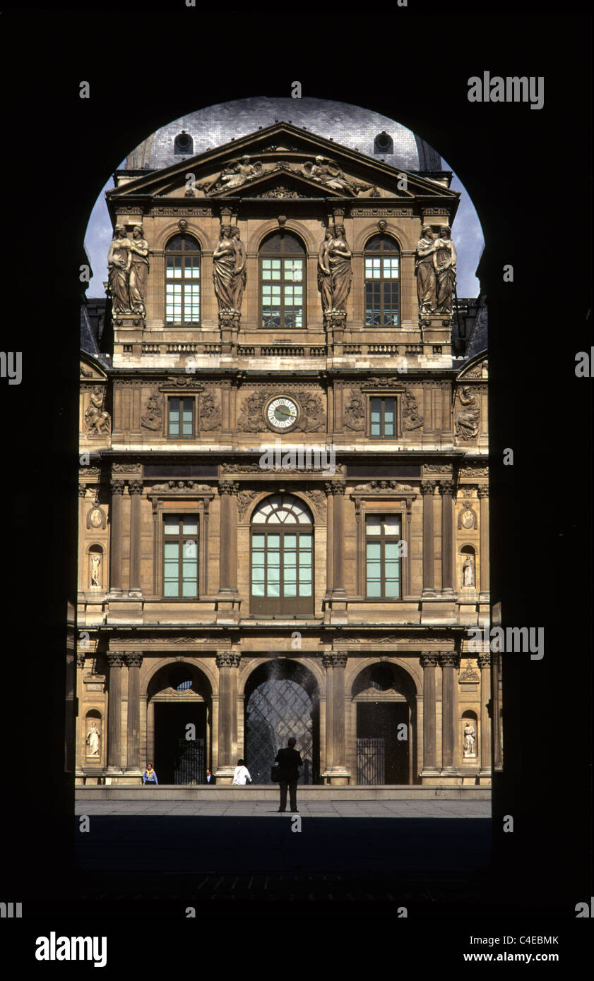 Louvre museum and art gallery hi-res stock photography and images - Alamy