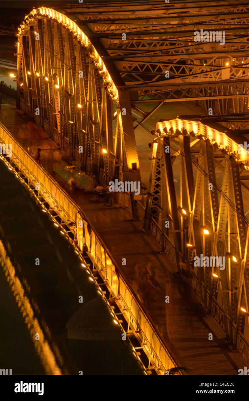 Waibaidu Bridge, Shanghai. At the north end of the Bund, the steel bridge was built in 1907 to cross the Sizhou Creek. Stock Photo