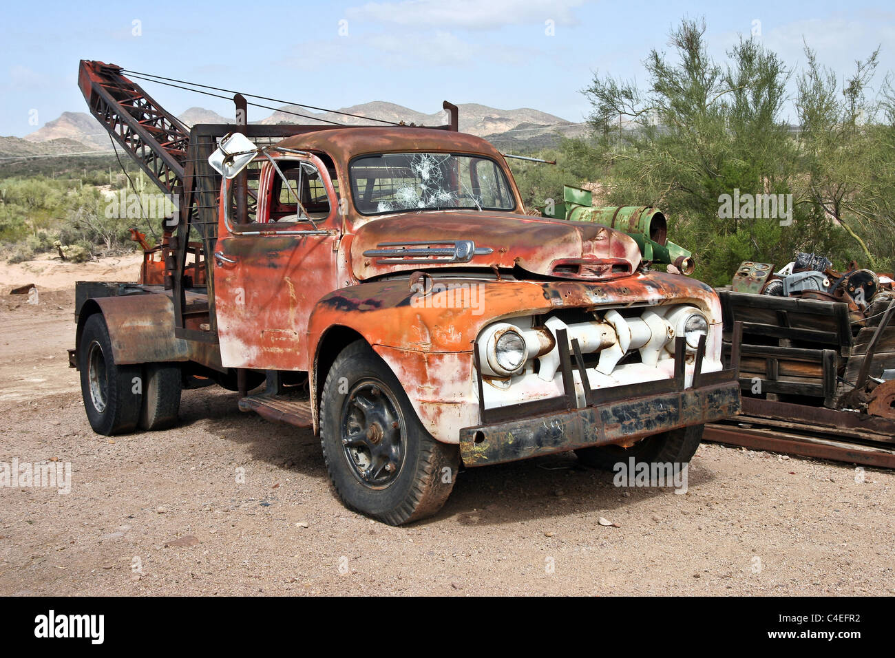 Old tow truck hi-res stock photography and images - Alamy