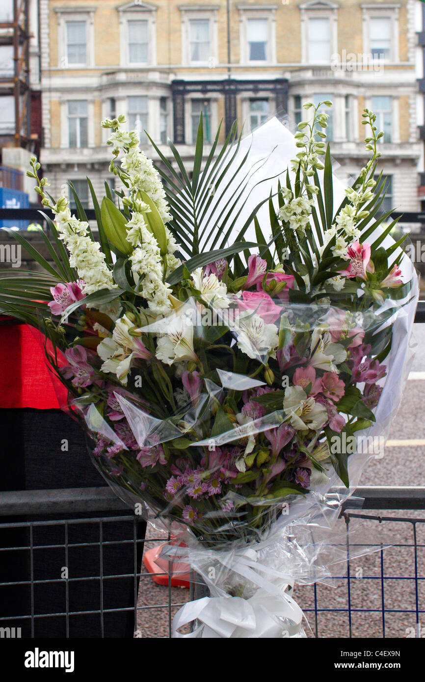 Flowers in front of the Libyan Embassy in London to mark the 27th anniversary of the murder of policewoman Yvonne Fletcher Stock Photo