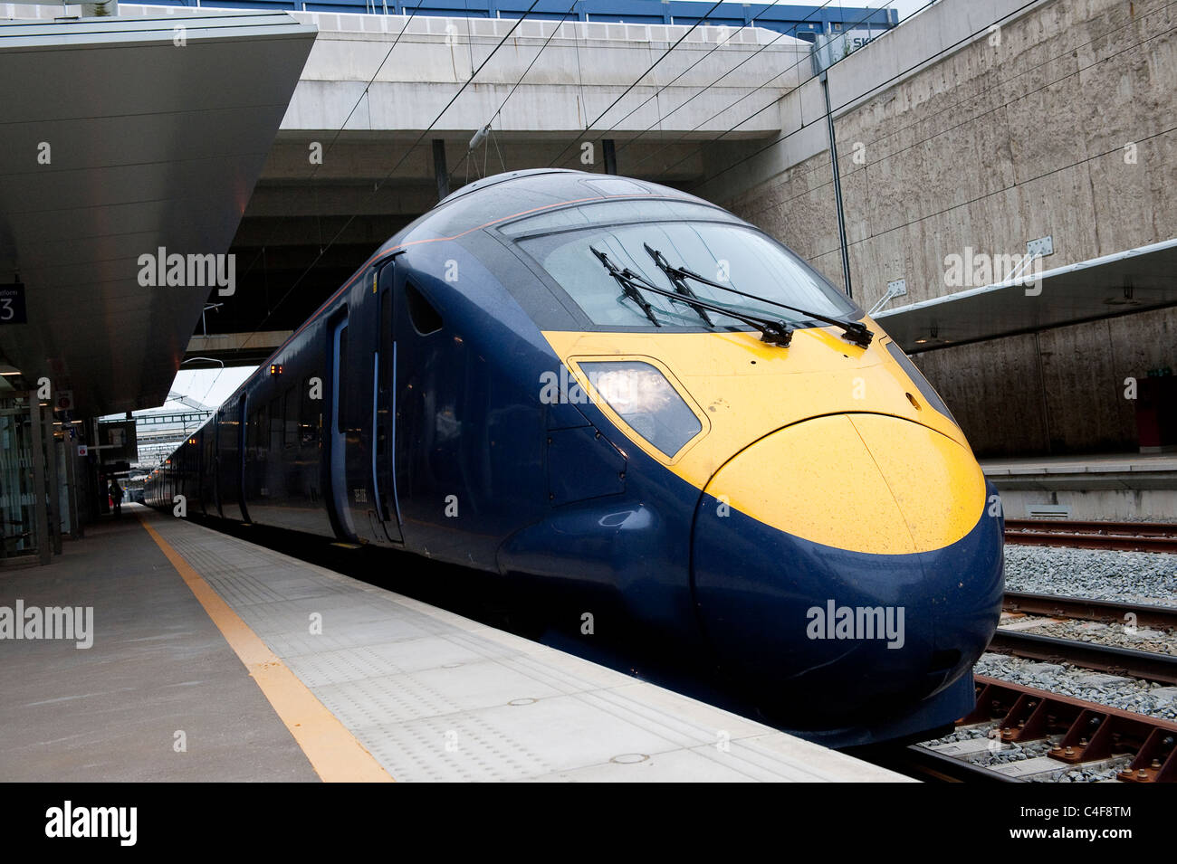 Southeastern high speed class 395 olympic javelin train waiting at St