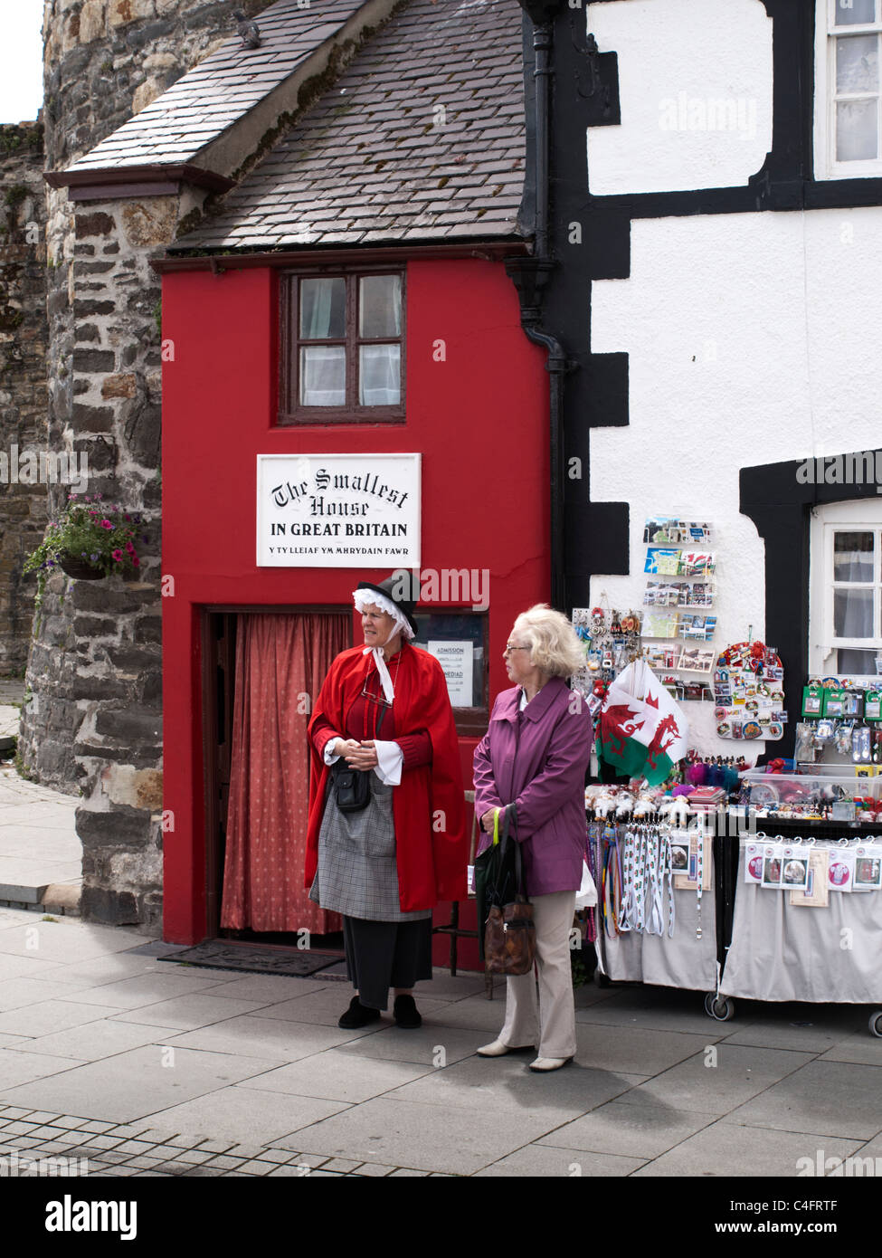 The smallest house in Britain. Quayside, Conwy, North Wales Stock Photo